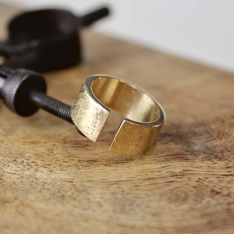 Anillo MAN Rusk Plata mediaNo con Baño de Oro