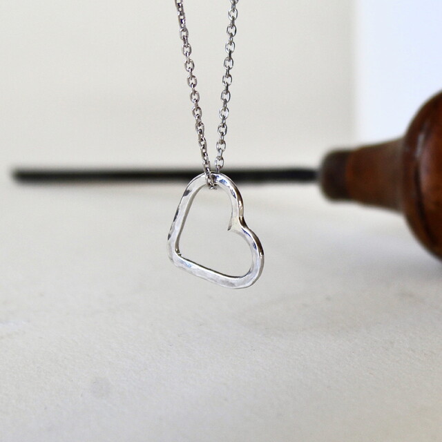 Colgante Corazón martelé Plata con cadena