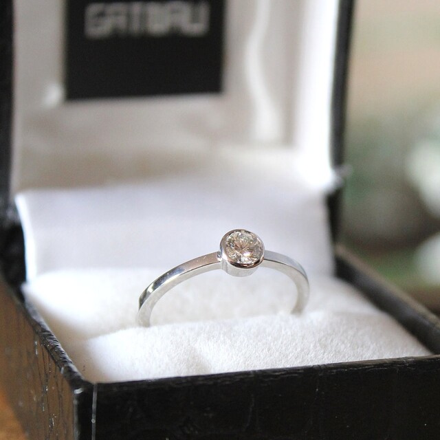 Anillo de compromiso Dèlia Oro Blanco y Diamante