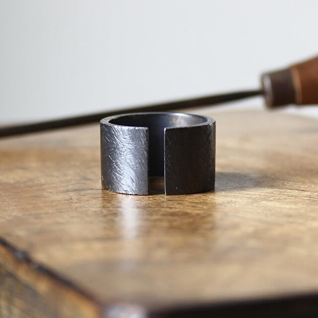 Anillo MAN Rusk BLACK Plata envejecida Grande