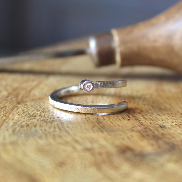 Anillo Aura Oro Blanco y Diamante