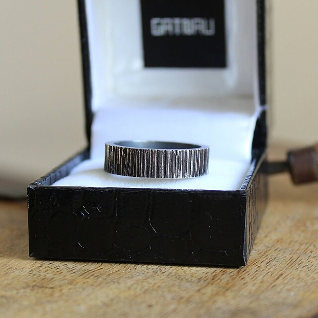 Anillo MAN Roc Plata envejecida.