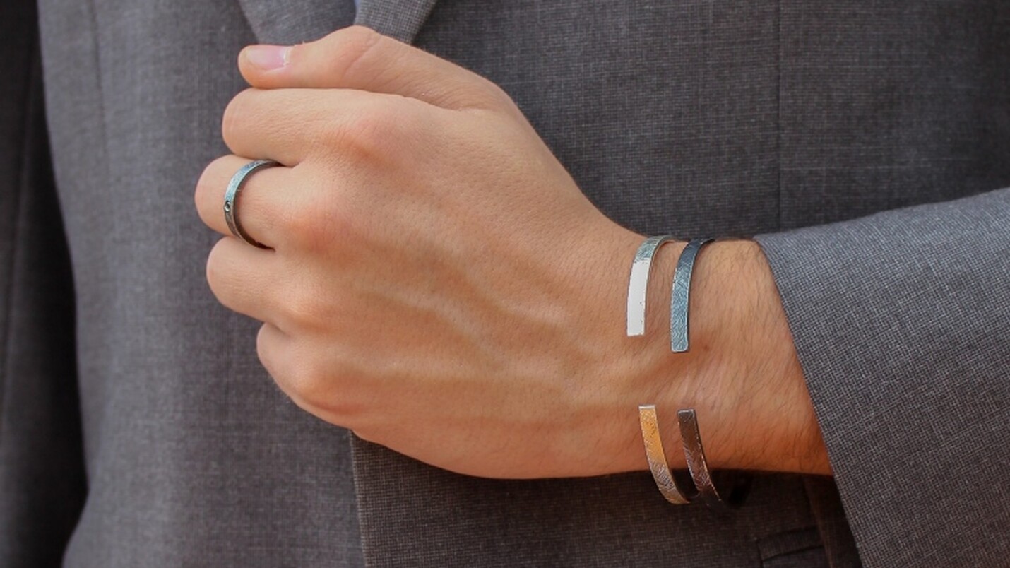 Regalar una joya a un hombre: piensa en su personalidad